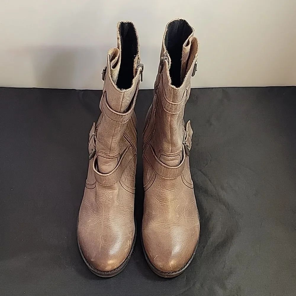 CROWN VINTAGES DISTRESSED TWO ADJUSTABLE BUCKLE ZIP CLOSURE MOTO BOOT